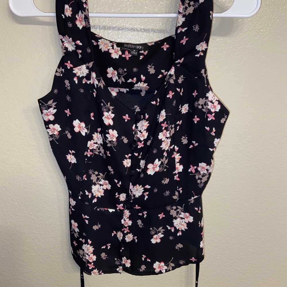 New Black w/Pink Flower Button Up Top w/o tag Sz M